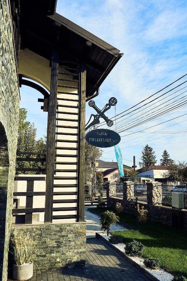 Boutique Hotel Casa Medievala Curtea de Argeş Buitenkant foto